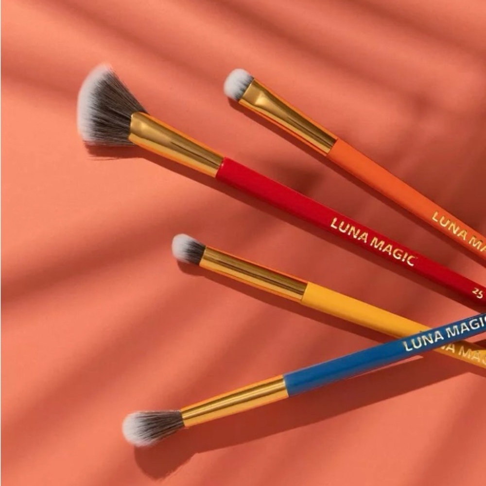 🍓5/$25-Luna Magic Makeup Brush Set - Red, Orange, Blue